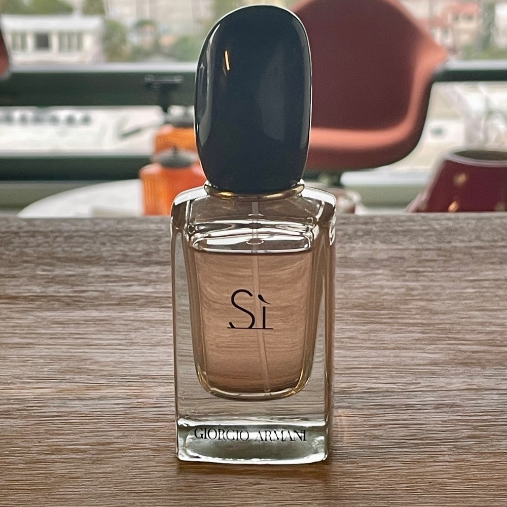 Armani Si